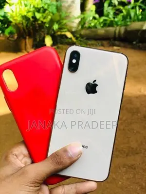 Apple iPhone XS (Used)