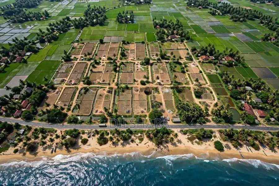 Beach land Dikwella