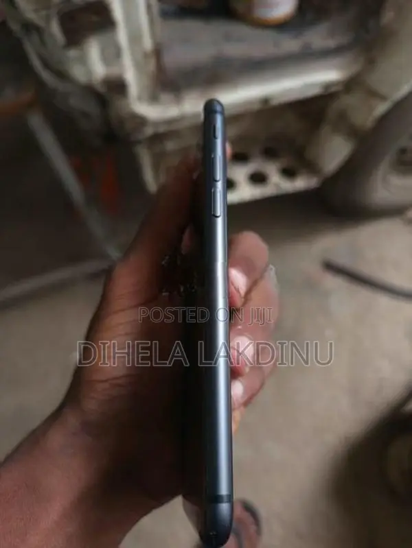 Apple iPhone 8 (Used)