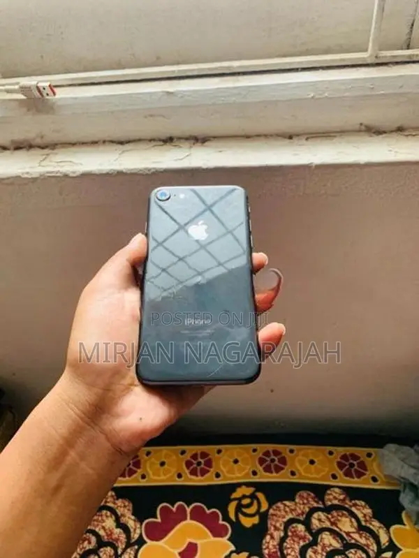 Apple iPhone 8 (Used)