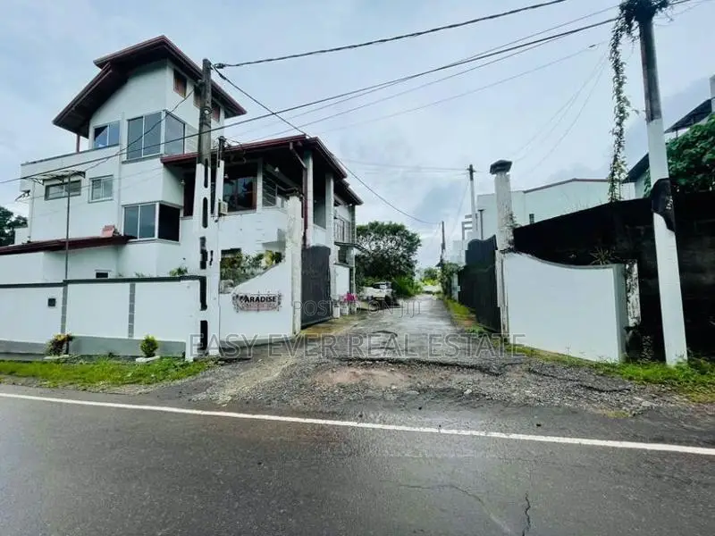 අතුරුගිරිය – කඩුවෙල පාරට ආසන්නව ඉඩම් කැබලි 2ක් ඉක්මනින් විකිණීමට