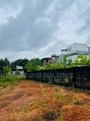 අතුරුගිරිය – කඩුවෙල පාරට ආසන්නව ඉඩම් කැබලි 2ක් ඉක්මනින් විකිණීමට