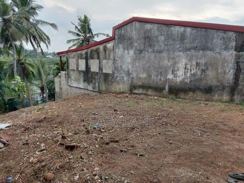 කිරිබත්ගොඩ නගරයට ඇවිද යන දුරින් ඉඩමක් විකිණීමට