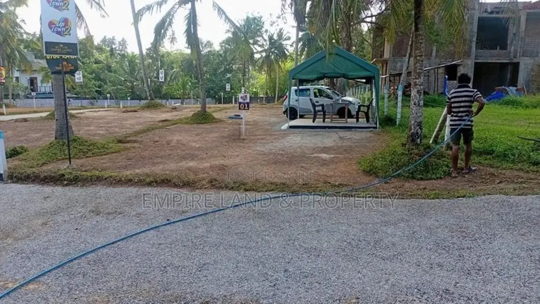 අගනා බිම් කොටස් බස් කොච්චිකඩේ මීගමුව පාරට ලගින්ම