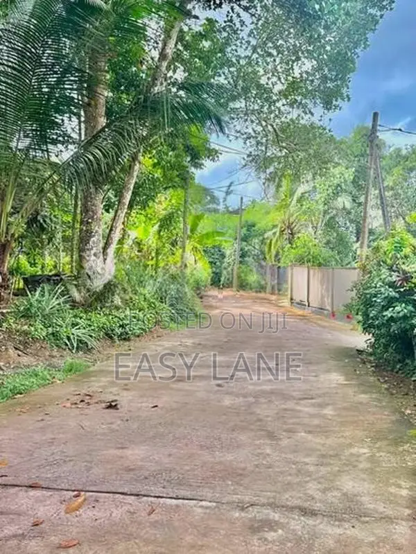 ගැළණිගම Highway පිවිසුමට 1 Km .. සුන්දර උයන්වත්ත වැව පේන මානයෙන්ම