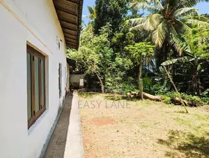 ගම්පහ, මිරිස්වත්ත හංදිය ආසන්නයේ දේපළක් විකිණීමට