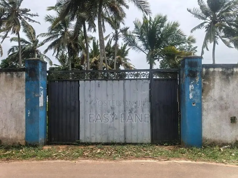 තංගල්ල සංචාරක පුරවරයෙන් ඉඩම හා අඩක් නිම කල විලා එකක් විකිණීම