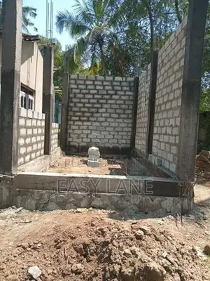 තංගල්ල සංචාරක පුරවරයෙන් ඉඩම හා අඩක් නිම කල විලා එකක් විකිණීම