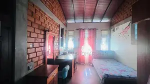 Modern Architecture with Colonial House for Sale