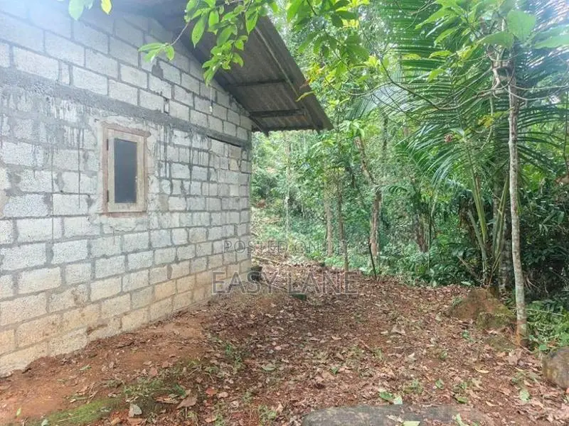 නිට්ටඹුව – අත්තනගල්ල, කරස්නාගල ප්‍රදේශයෙන් නිවස + ඉඩම 15.80 යි