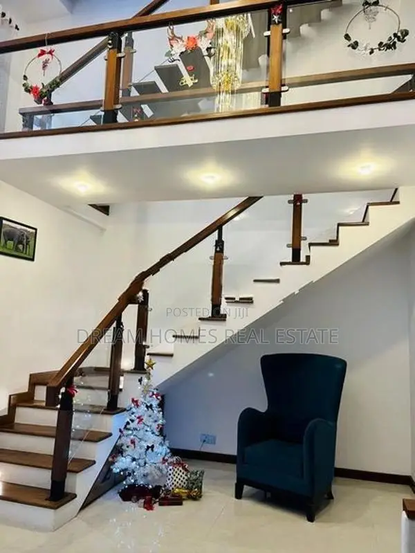 Luxury House with Rooftop Terrace for Sale in Akuregoda