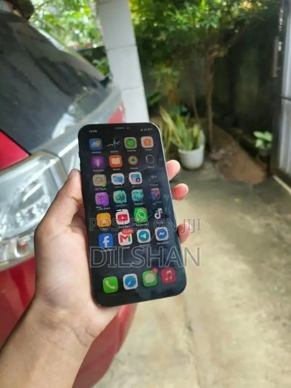 Apple iPhone 12 64GB (Used)