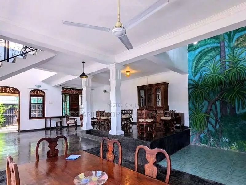 Spacious 5-Bedroom Family Home In Nedimala, Dehiwala