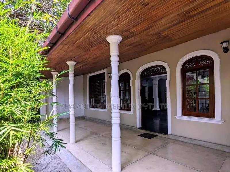 Spacious 5-Bedroom Family Home In Nedimala, Dehiwala