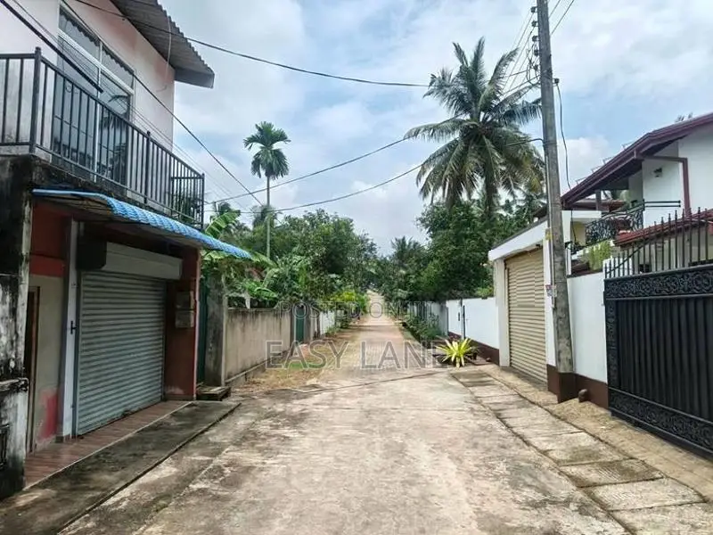කලගෙඩිහේන – සපුගස්තැන්න කඩ කාමරයක් සමග දෙමහල් නිවස විකිනීමට
