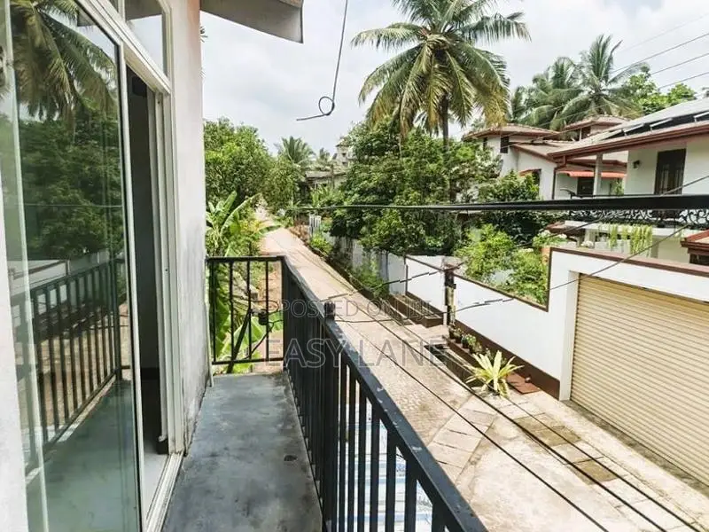 කලගෙඩිහේන – සපුගස්තැන්න කඩ කාමරයක් සමග දෙමහල් නිවස විකිනීමට