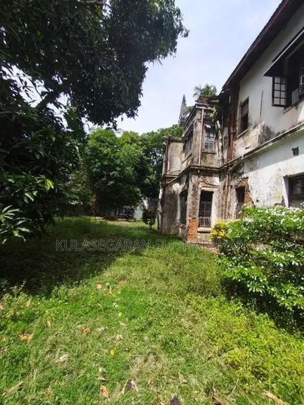 Land for rent in Thumulla Junction
