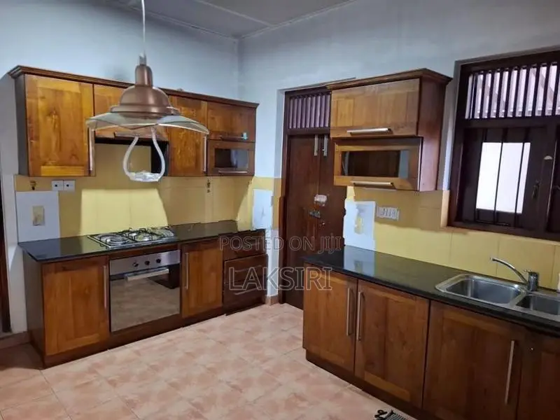 17 peach High recidence area 20 feet road Land sale nugegoda ebuldaniy