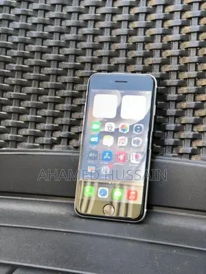 Apple iPhone SE 2 128GB (Used)