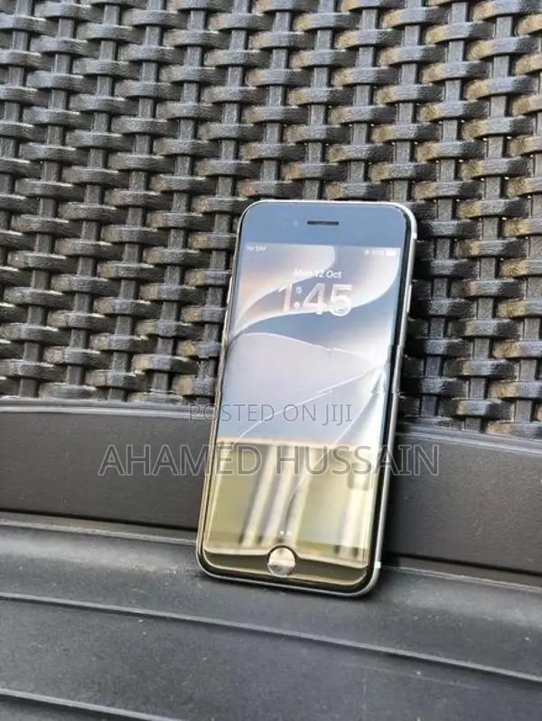 Apple iPhone SE 2 128GB (Used)