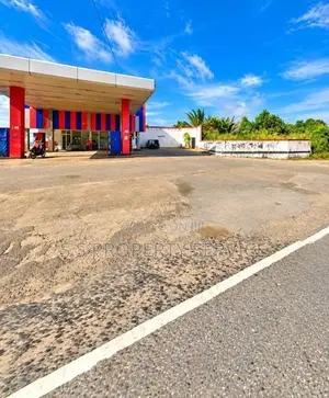 Ahangama – 80-Perch Land With A Filling Station For Sale (Sspcb-202)