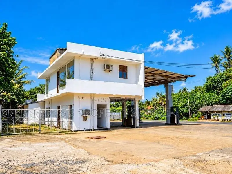 Ahangama – 80-Perch Land With A Filling Station For Sale (Sspcb-202)