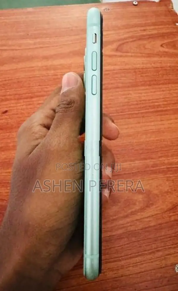 Apple iPhone 11 (Used)