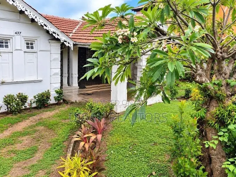 Land with Colonial-Style House for Sale | Mount Lavinia (ZR-0040)