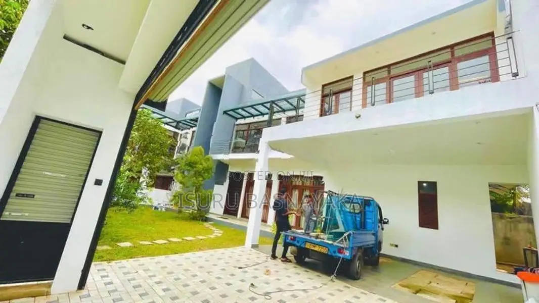 Kottawa Pannipitiya Angirikula Rukmale Road 8 Rooms House For Rent