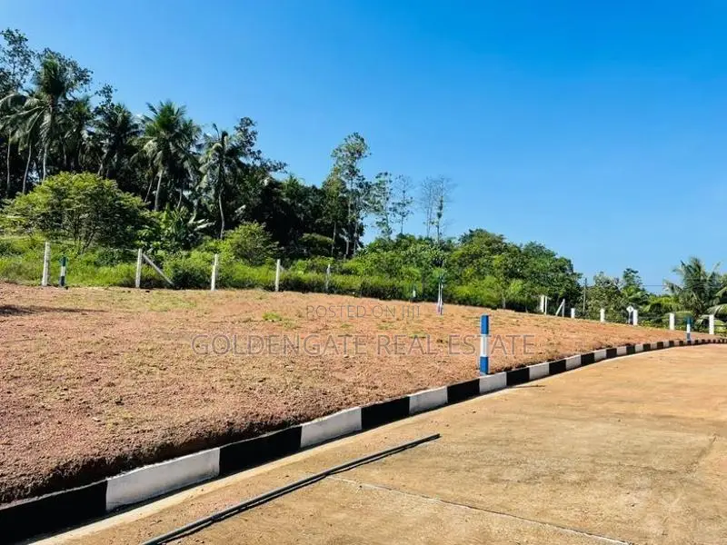 Yakkala කලගෙඩිහේනෙන් පර්චස් 10ක බිම්කොටසක් විකිණීමට