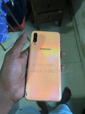 Samsung Galaxy A70 128GB (Used)