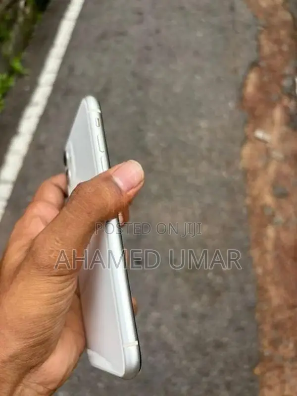 Apple iPhone 11 (Used)