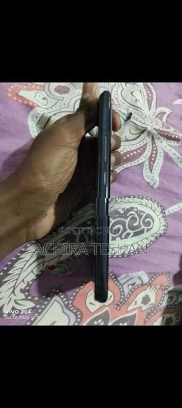 Vivo V21 (Used)