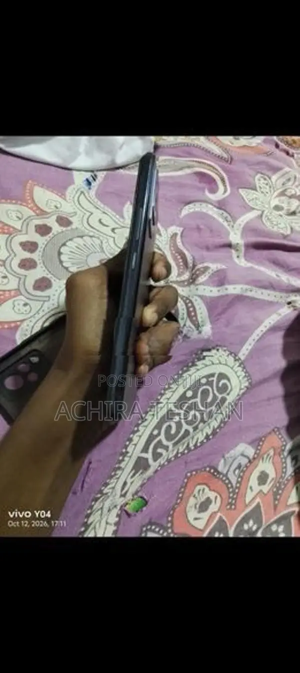 Vivo V21 (Used)