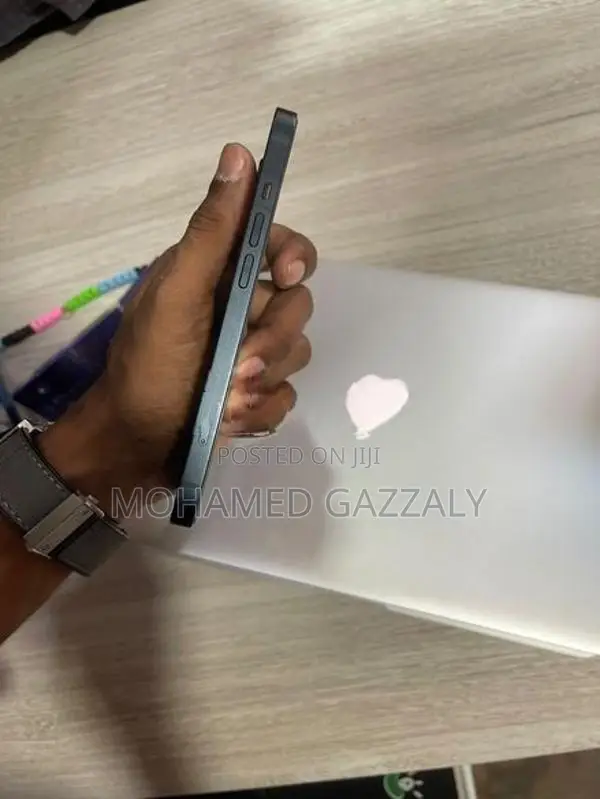 Apple iPhone 13 (Used)