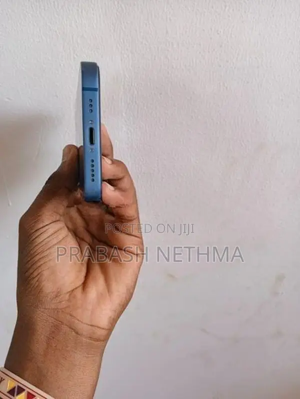 Apple iPhone 13 (Used)