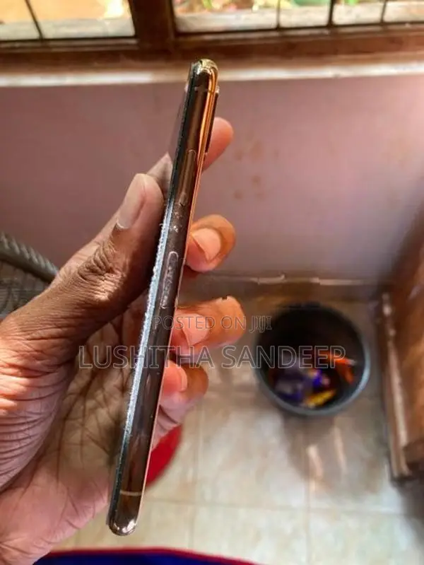Apple iPhone XS (Used)