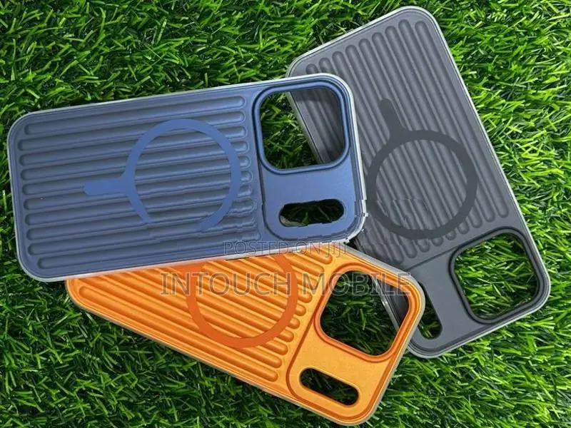 Skor 17 Pro Max Phone Case