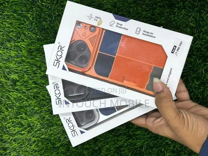 Skor 17 Pro Max Phone Case
