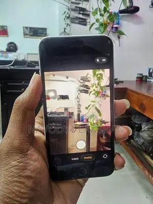 Apple iPhone SE 2 (Used)