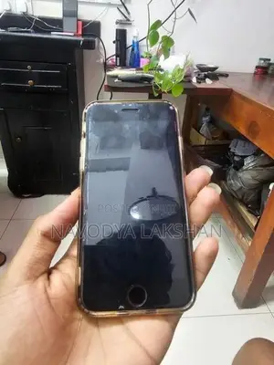 Apple iPhone SE 2 (Used)