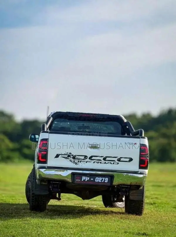 Toyota Hilux 2009 Pickup (Used)