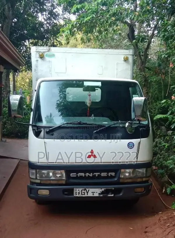 Mitsubishi Canter 10.5 2000 Lorry (Used)