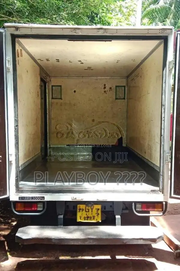 Mitsubishi Canter 10.5 2000 Lorry (Used)