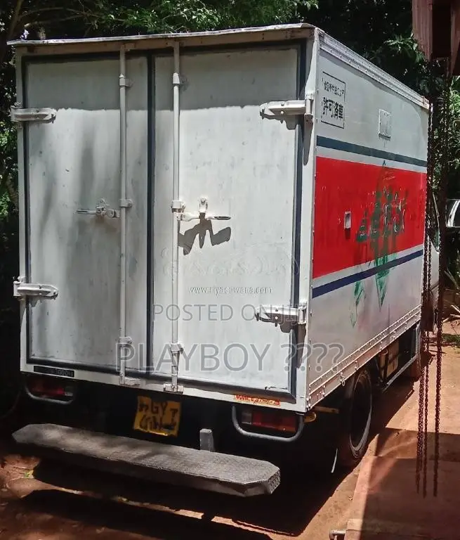Mitsubishi Canter 10.5 2000 Lorry (Used)