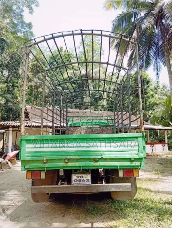 Isuzu ELF 1976 Lorry (Used)