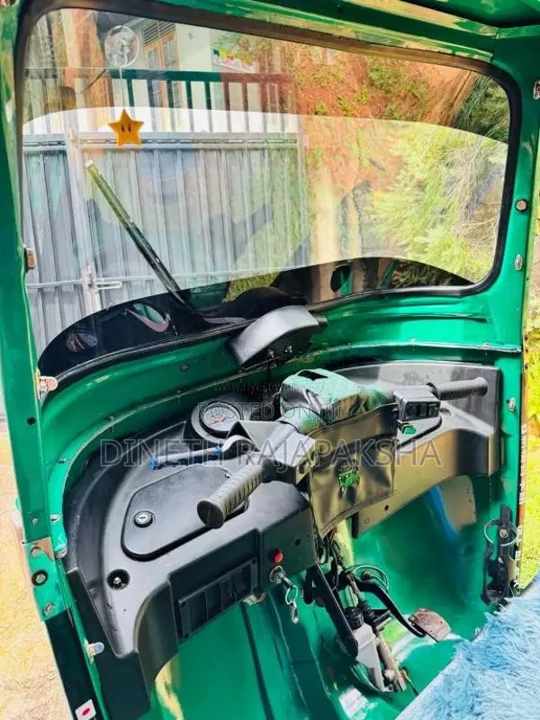 Bajaj RE 205 2011 Three Wheel (Used)