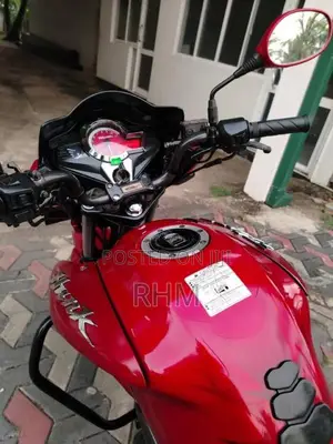 Hero Hunk 2017 Motorbike (Used)