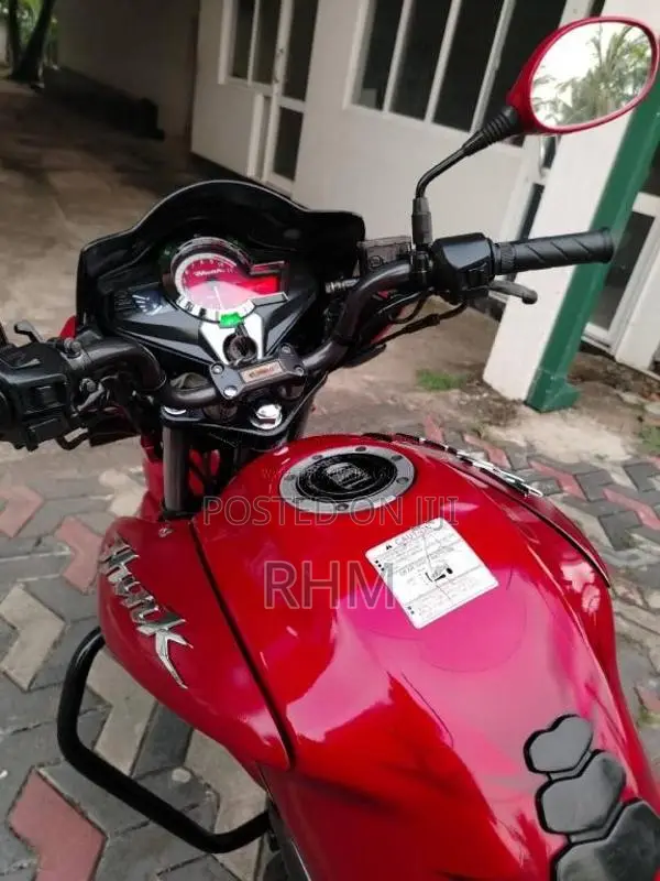 Hero Hunk 2017 Motorbike (Used)