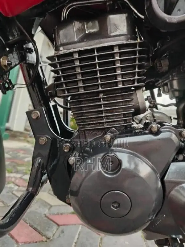 Hero Hunk 2017 Motorbike (Used)